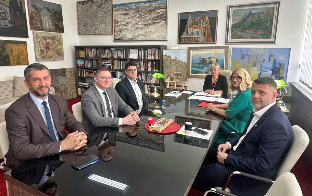 Načelnik Nermin Mujkanović potpisao ugovor vrijedan 100.000 KM Načelnik Nermin Mujkanović potpisao ugovor vrijedan 100.000 KM
