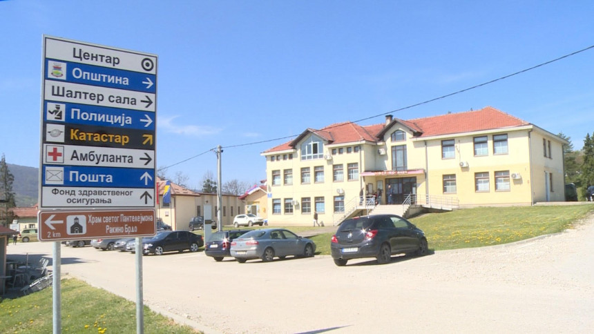 Odgođeno suđenje policajcima optuženim da su pretukli maloljetnika u Osmacima Odgođeno suđenje policajcima optuženim da su pretukli maloljetnika u Osmacima