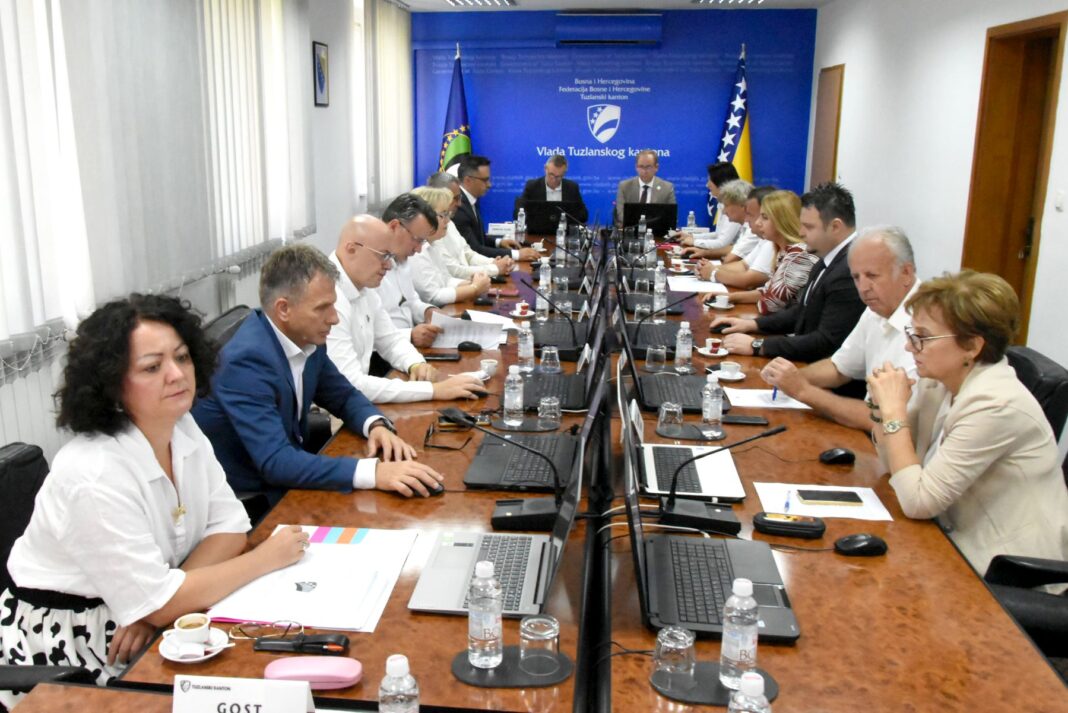 Vlada TK ulaže milion maraka u opremanje civilne zaštite Vlada TK ulaže milion maraka u opremanje civilne zaštite