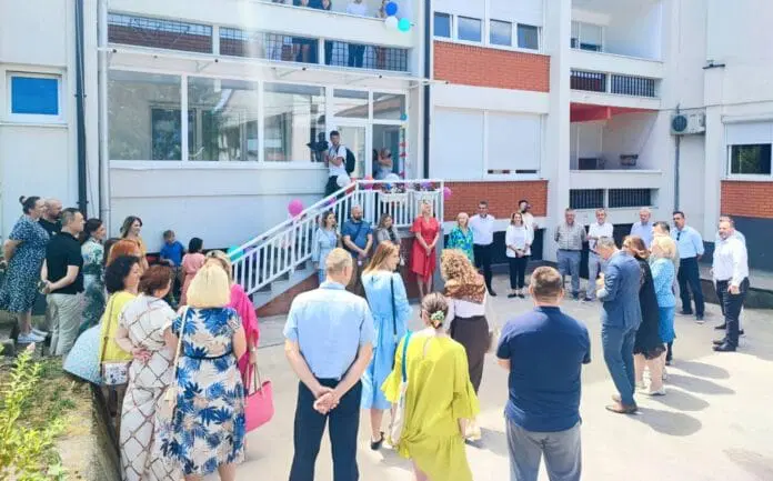 U Tuzli otvoren Dnevni centar za djecu bez roditeljskog staranja U Tuzli otvoren Dnevni centar za djecu bez roditeljskog staranja