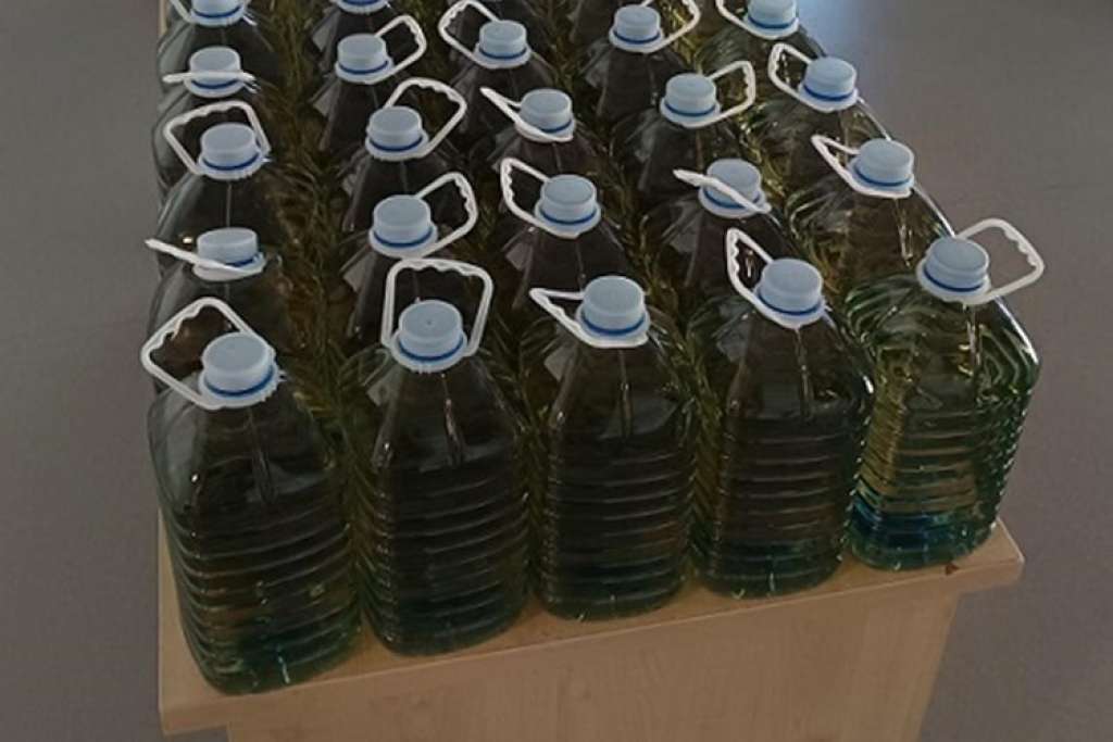 Državljanin BiH pokušao unijeti 200 litara domaće rakije u Hrvatsku, kažnjen s 12.000 eura Državljanin BiH pokušao unijeti 200 litara domaće rakije u Hrvatsku, kažnjen s 12.000 eura