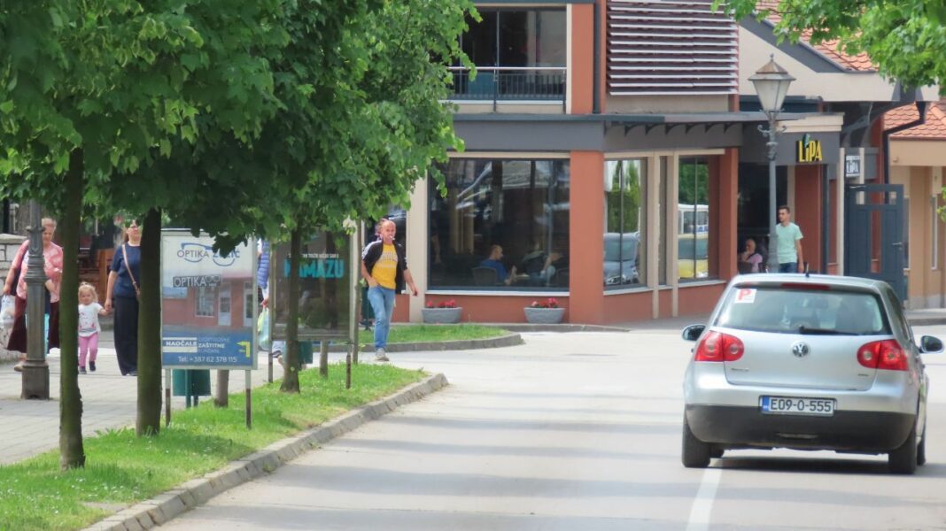 Danas u BiH pretežno oblačno, sunčanije na jugu, temperature između 28 i 33, na jugu do 37 stepeni Danas u BiH pretežno oblačno, sunčanije na jugu, temperature između 28 i 33, na jugu do 37 stepeni