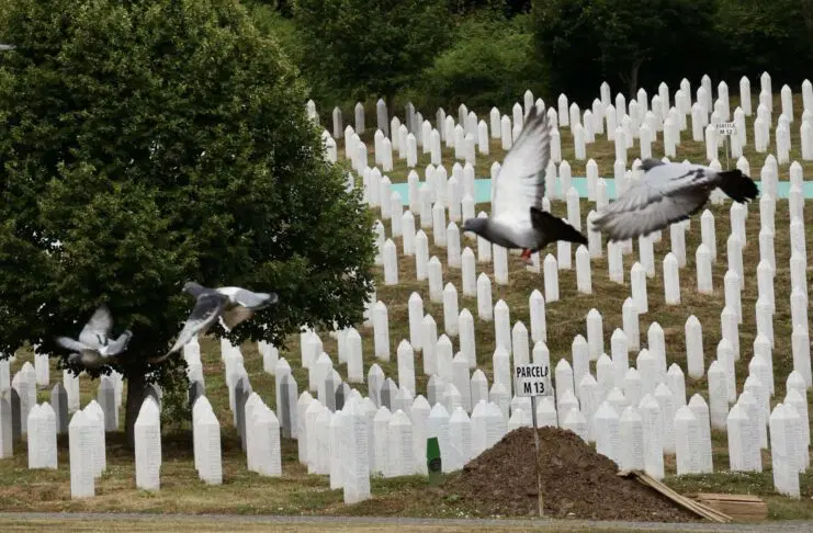 Memorijalni let golubova označio početak obilježavanja komemoracije u Potočarima Memorijalni let golubova označio početak obilježavanja komemoracije u Potočarima