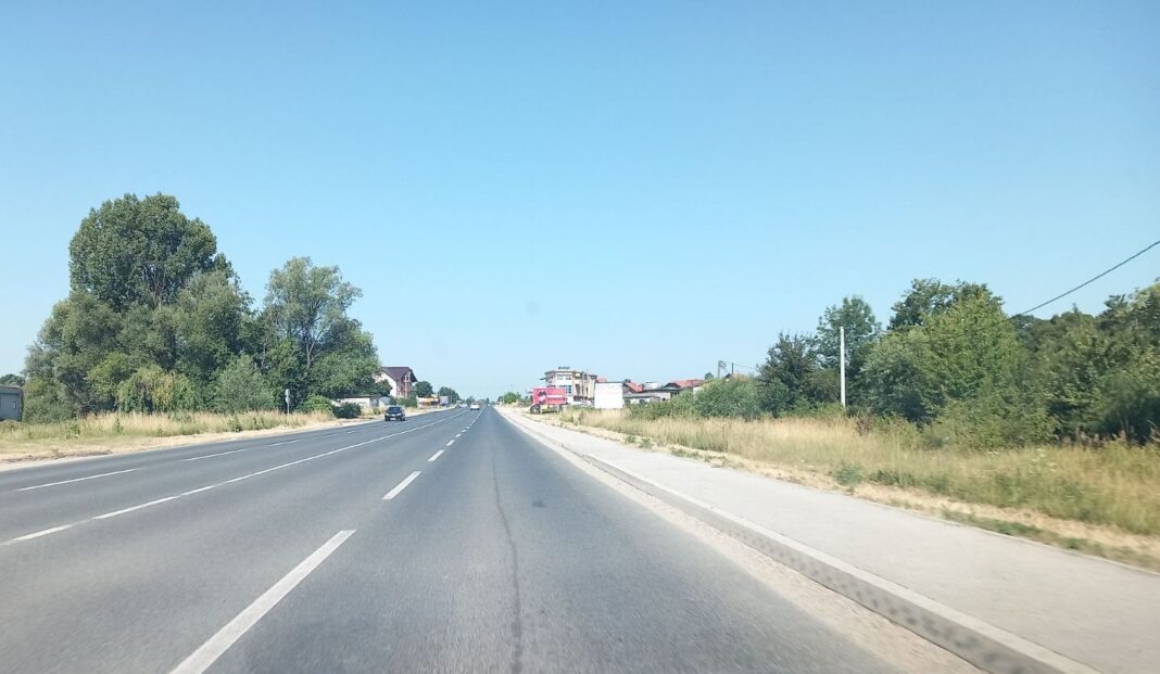 BIHAMK: Zbog kiše koja je padala tokom noći, kolovoz je mjestimično mokar ili vlažan BIHAMK: Zbog kiše koja je padala tokom noći, kolovoz je mjestimično mokar ili vlažan