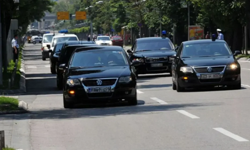 Funkcionerima na nivou BiH na raspolaganju vozila vrijedna 15 miliona KM, dva su visoke klase i za potrebe jedne osobe Funkcionerima na nivou BiH na raspolaganju vozila vrijedna 15 miliona KM, dva su visoke klase i za potrebe jedne osobe