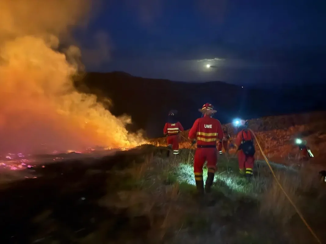 U Crnoj Gori nastavljena borba s vatrom: Danas i helikopter iz BiH u akciji U Crnoj Gori nastavljena borba s vatrom: Danas i helikopter iz BiH u akciji