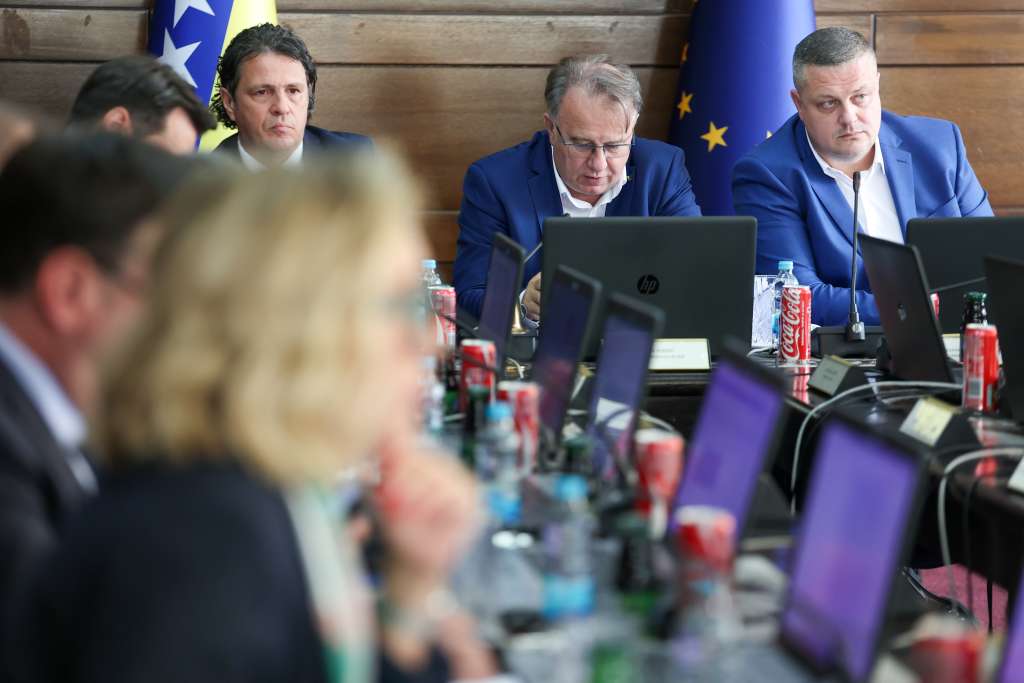 Vlada FBiH: Utvrđena konačna lista za juni, finansijska pomoć za 1.525 korisnika iz niskoakumulativnih djelatnosti Vlada FBiH: Utvrđena konačna lista za juni, finansijska pomoć za 1.525 korisnika iz niskoakumulativnih djelatnosti