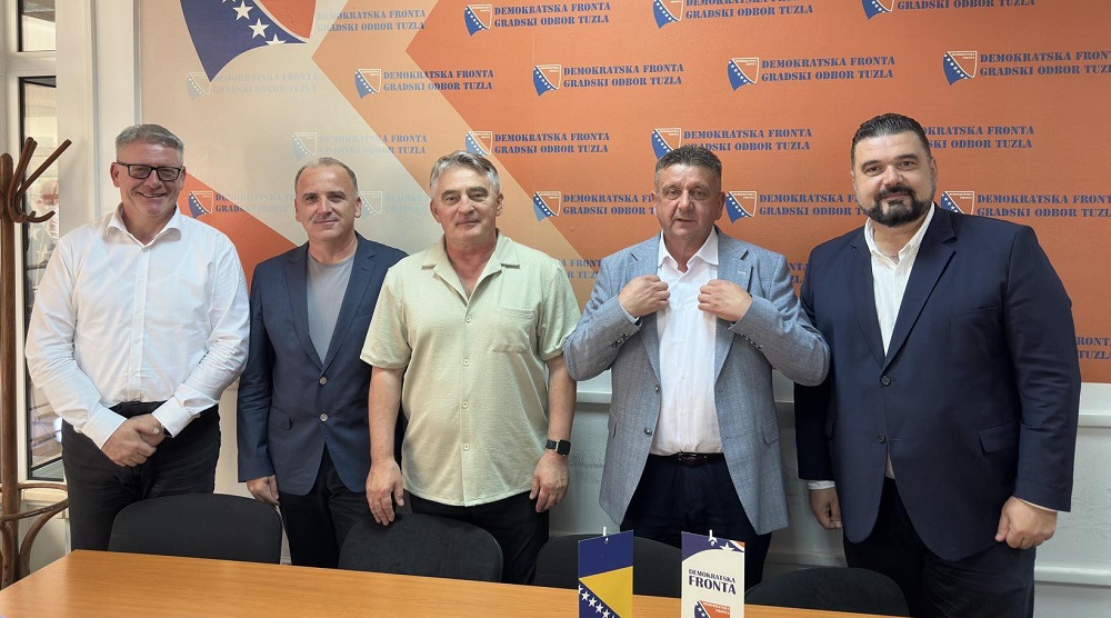 Zastupnik u Parlamentu FBiH: Dr. Hajrudin Kozarević pristupio Demokratskoj fronti Zastupnik u Parlamentu FBiH: Dr. Hajrudin Kozarević pristupio Demokratskoj fronti
