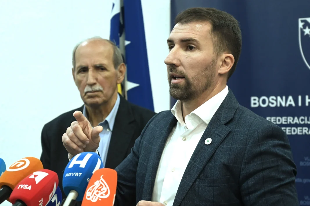 Izmjene Zakona o PIO-u: Ko dogodine ode u penziju sa 15 godina staža, imat će 390 KM penzije, a ove godine 599 KM Izmjene Zakona o PIO-u: Ko dogodine ode u penziju sa 15 godina staža, imat će 390 KM penzije, a ove godine 599 KM