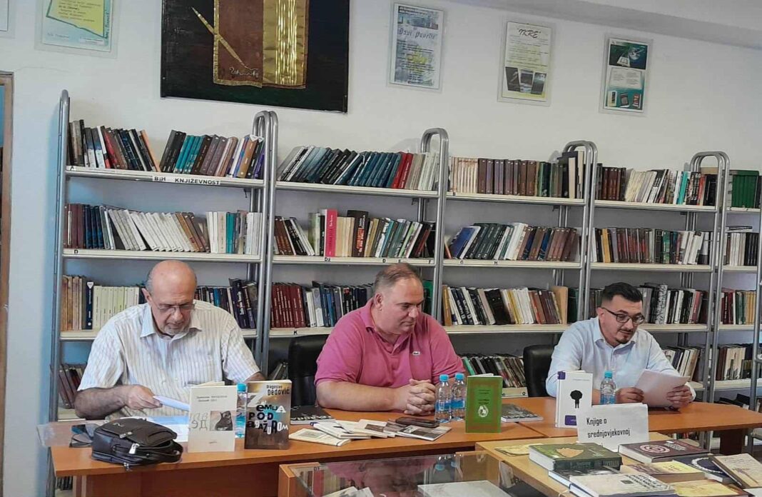 U Gradskoj biblioteci održano književno veče sa Dragoslavom Dedovićem U Gradskoj biblioteci održano književno veče sa Dragoslavom Dedovićem