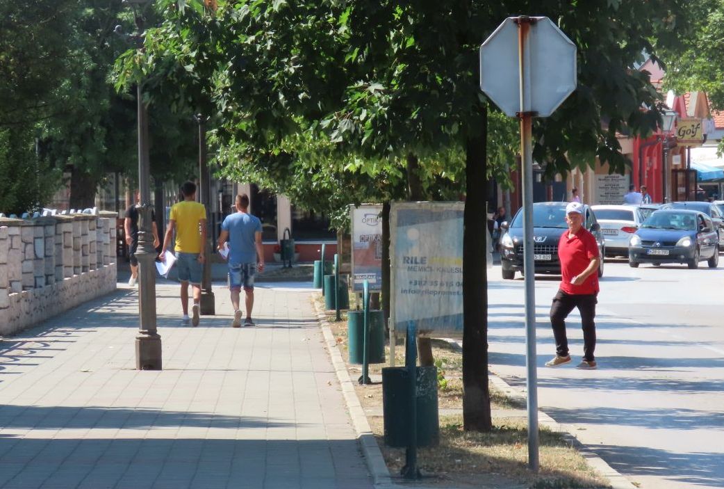 Danas umjereno do pretežno oblačno vrijeme, najviša dnevna temperatura zraka uglavnom između 23 i 28°C, na jugu zemlje do 32°C Danas umjereno do pretežno oblačno vrijeme, najviša dnevna temperatura zraka uglavnom između 23 i 28°C, na jugu zemlje do 32°C