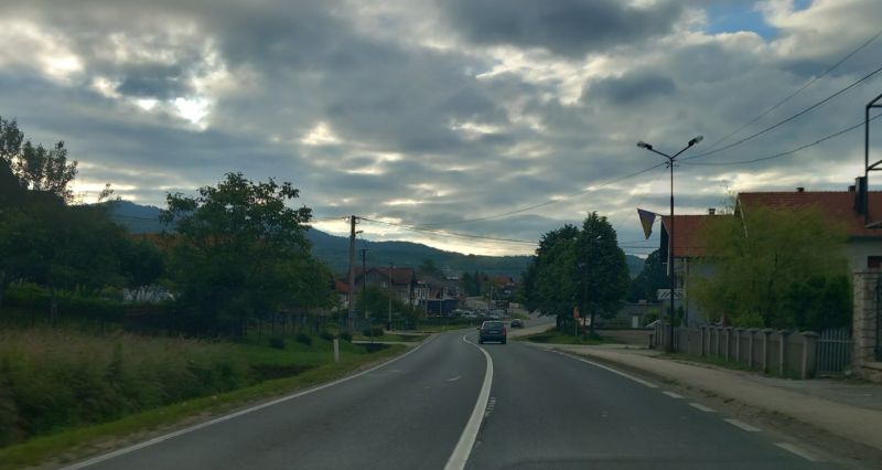 BIHAMK: Kolovoz mokar i klizav, oprez zbog odrona i magle BIHAMK: Kolovoz mokar i klizav, oprez zbog odrona i magle
