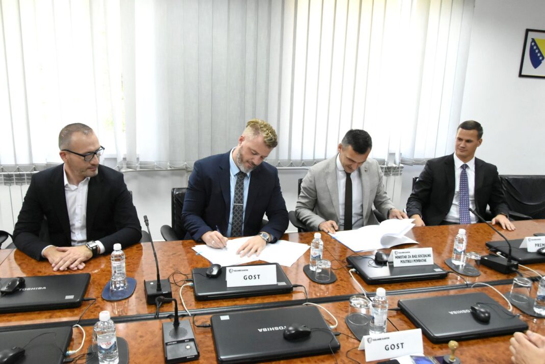 Vlada TK osigurala 3,8 miliona KM za pomoć penzionerima s najnižim penzijama Vlada TK osigurala 3,8 miliona KM za pomoć penzionerima s najnižim penzijama