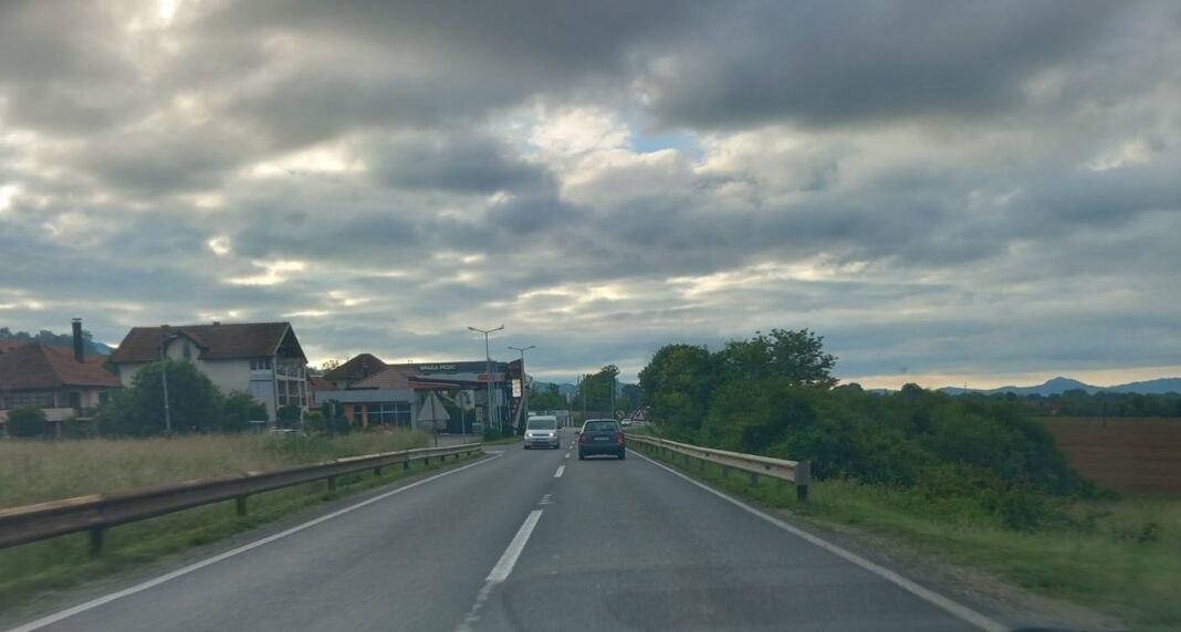 BIHAMK: Pojačan saobraćaj u gradskim zonama, na graničnim prelazima zadržavanja od 10 do 30 minuta BIHAMK: Pojačan saobraćaj u gradskim zonama, na graničnim prelazima zadržavanja od 10 do 30 minuta