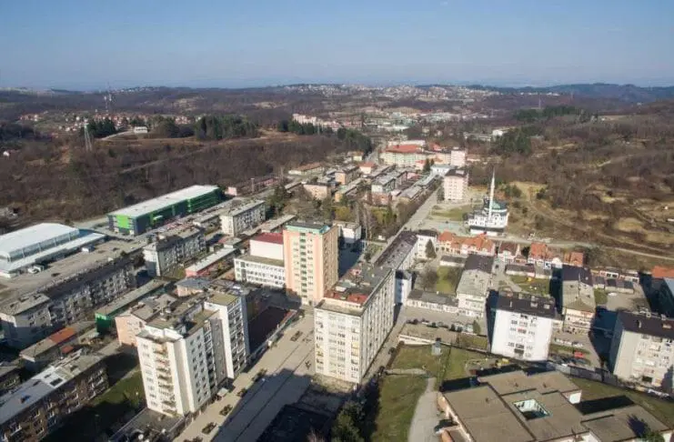 Banovići: 30 porodica iz kolektivnih smještaja dobiće danas ključeve stanova Banovići: 30 porodica iz kolektivnih smještaja dobiće danas ključeve stanova