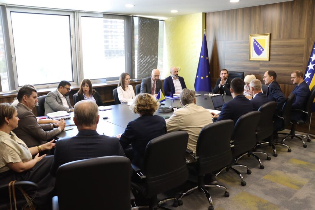 Delić s predstavnicima Udruženja poslodavaca FBiH o potrebnom unapređenju tržišta rada Delić s predstavnicima Udruženja poslodavaca FBiH o potrebnom unapređenju tržišta rada