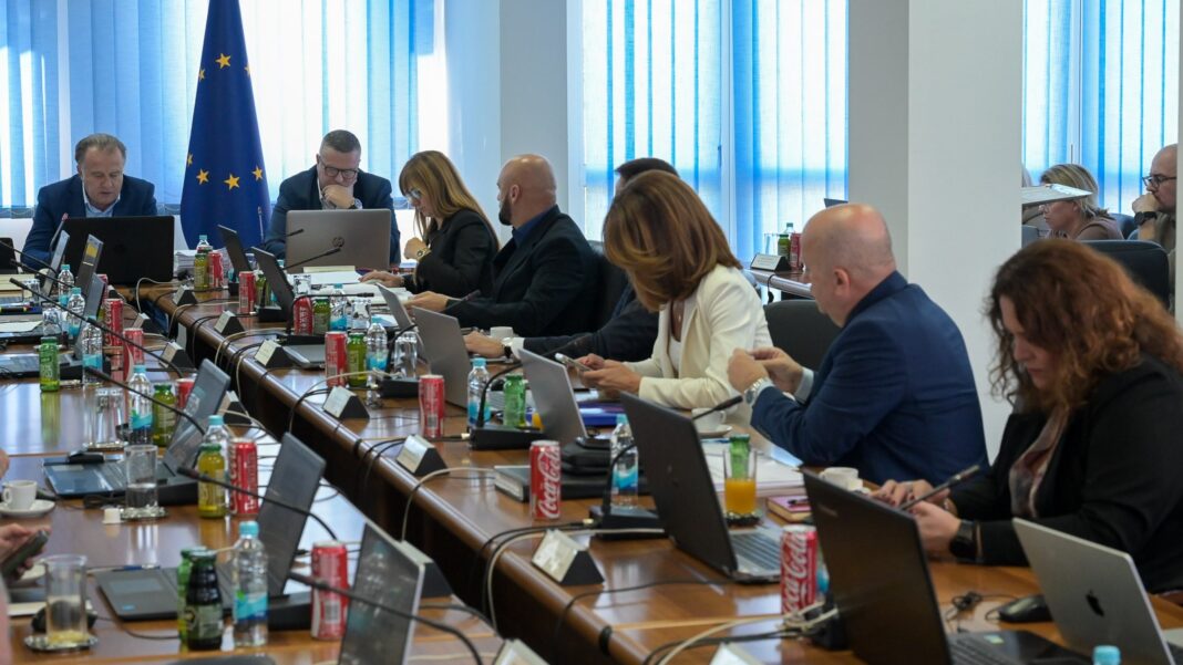 Svi nivoi vlasti Federacije BiH u prvih šest mjeseci ostvarili pozitivan finansijski rezultat u iznosu od 624,6 miliona KM Svi nivoi vlasti Federacije BiH u prvih šest mjeseci ostvarili pozitivan finansijski rezultat u iznosu od 624,6 miliona KM