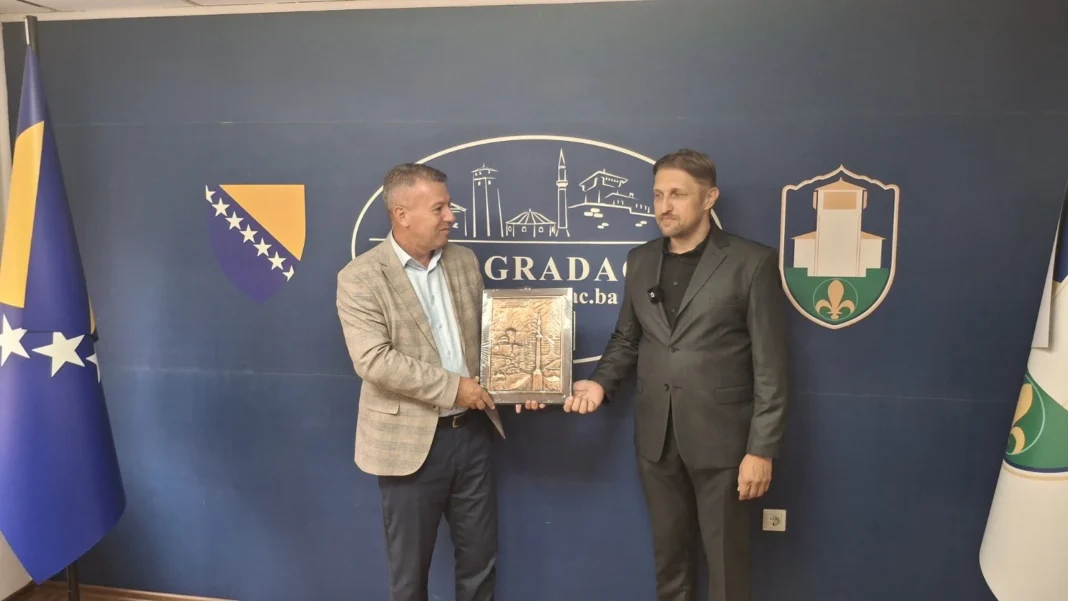 Mehanović: Tražit ćemo da kosti Husein-kapetana Gradaščevića budu vraćene u Gradačac Mehanović: Tražit ćemo da kosti Husein-kapetana Gradaščevića budu vraćene u Gradačac