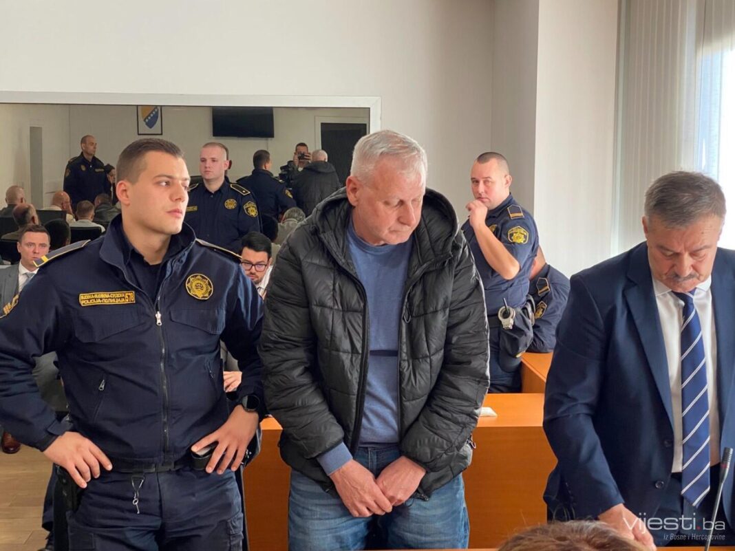 Jezivi iskazi žrtava iz Tuzle: Inspektor im davao drogu, policajci ugovarali mušterije, a profesor poklonio auto Jezivi iskazi žrtava iz Tuzle: Inspektor im davao drogu, policajci ugovarali mušterije, a profesor poklonio auto