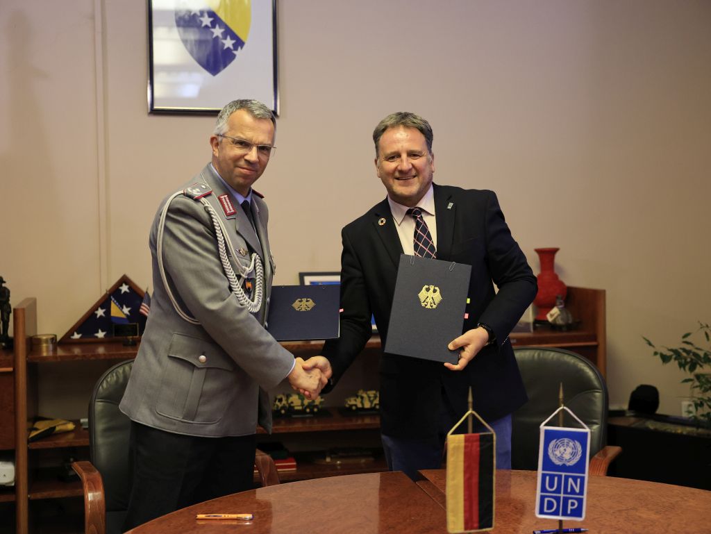 Njemačka nastavlja pomoć u unaprjeđenju infrastrukture na vojnim lokacijama u BiH Njemačka nastavlja pomoć u unaprjeđenju infrastrukture na vojnim lokacijama u BiH