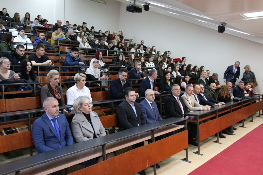 Održana svečana akademija obrazovnih institucija uoči Dana državnosti BiH Održana svečana akademija obrazovnih institucija uoči Dana državnosti BiH