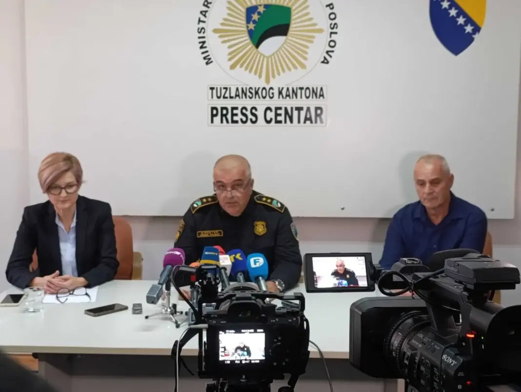 Korman o kalesijskim policajcima: “Čestitam im na hrabrosti” Korman o kalesijskim policajcima: “Čestitam im na hrabrosti”
