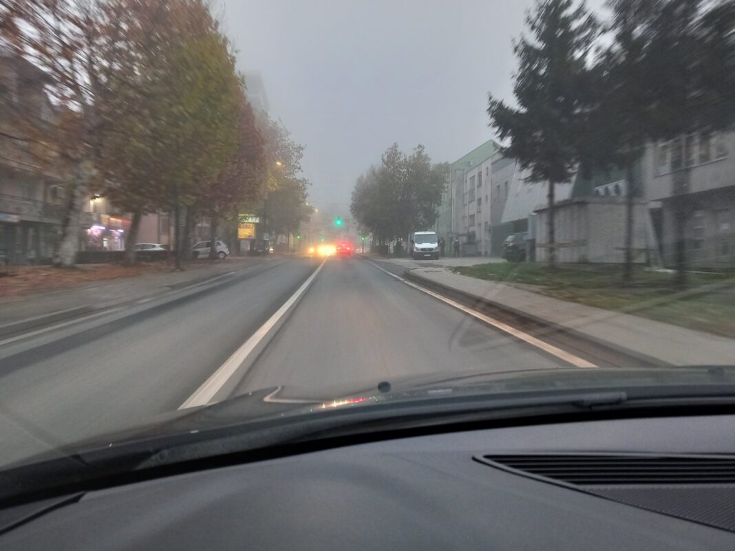 BIHAMK: Zbog magle koja smanjuje vidljivost vozači se pozivaju na oprezniju vožnju BIHAMK: Zbog magle koja smanjuje vidljivost vozači se pozivaju na oprezniju vožnju