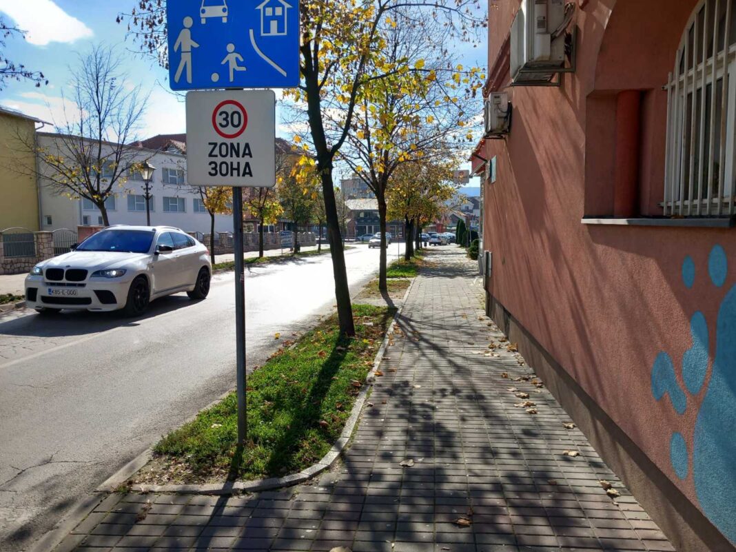 Danas u našoj zemlji sunčano, prijepodne po kotlinama centralne, istočne i sjeverne Bosne magla ili niska oblačnost Danas u našoj zemlji sunčano, prijepodne po kotlinama centralne, istočne i sjeverne Bosne magla ili niska oblačnost