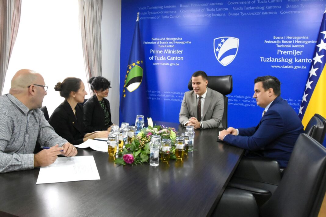 Premijer Halilagić primio novoimenovanu šeficu Terenskog ureda OSCE-a u Tuzli Premijer Halilagić primio novoimenovanu šeficu Terenskog ureda OSCE-a u Tuzli