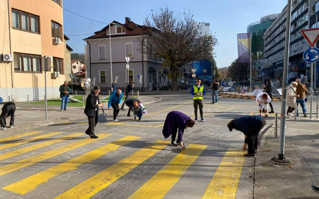 Protesti građana u Tuzli: Dosta je šutnje Protesti građana u Tuzli: Dosta je šutnje