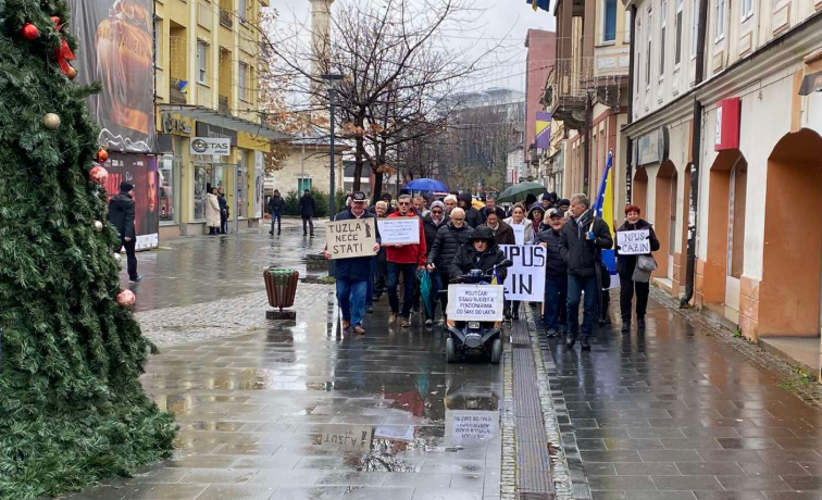 U Tuzli protestovali penzioneri: Traže 160 KM veću prosječnu penziju U Tuzli protestovali penzioneri: Traže 160 KM veću prosječnu penziju