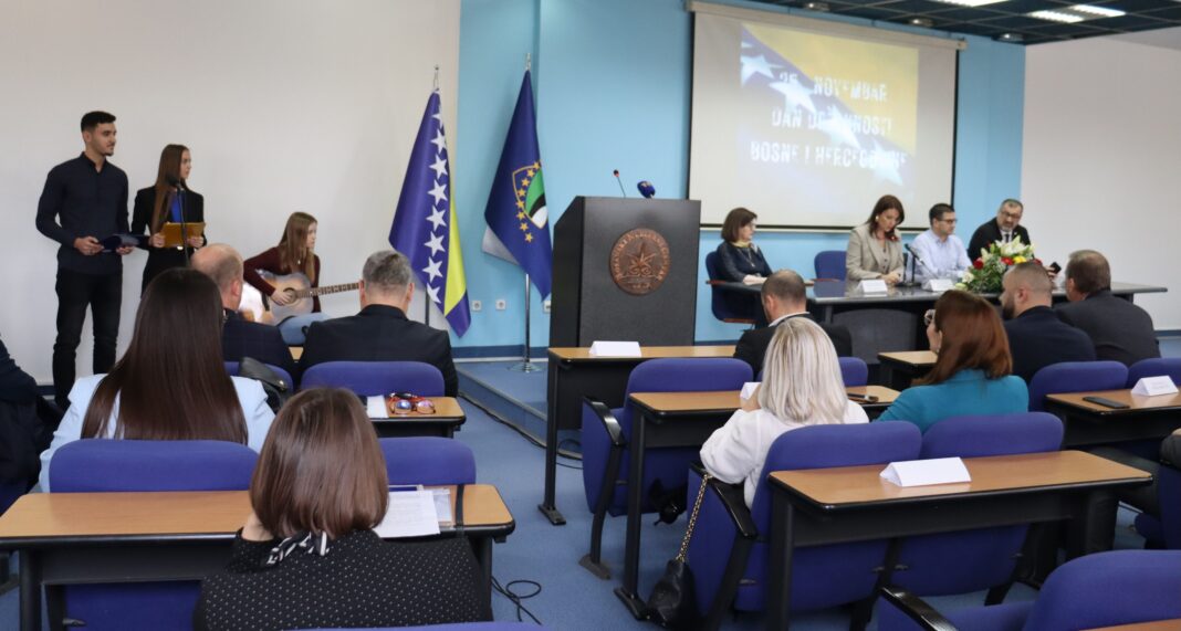 Održana svečana sjednica Skupštine Tuzlanskog kantona u povodu Dana državnosti Bosne i Hercegovine Održana svečana sjednica Skupštine Tuzlanskog kantona u povodu Dana državnosti Bosne i Hercegovine