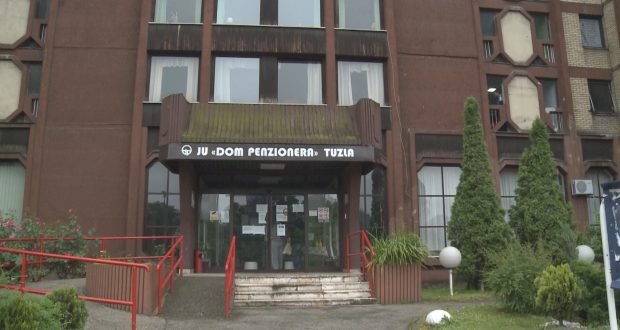 U Tuzli proglašena četverodnevna žalost nakon pogibije 11 osoba u Domu penzionera U Tuzli proglašena četverodnevna žalost nakon pogibije 11 osoba u Domu penzionera