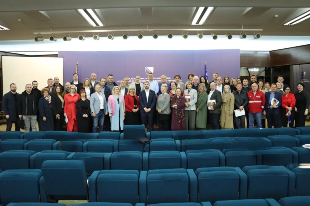 Potpisani ugovori vrijedni 3,85 miliona KM za jačanje socijalne zaštite u FBiH Potpisani ugovori vrijedni 3,85 miliona KM za jačanje socijalne zaštite u FBiH