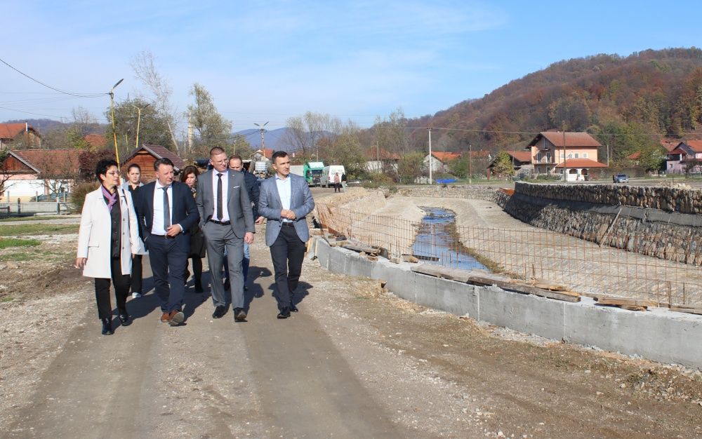 Pola miliona KM za vodosnabdijevanje istočnog dijela općine Kalesija Pola miliona KM za vodosnabdijevanje istočnog dijela općine Kalesija