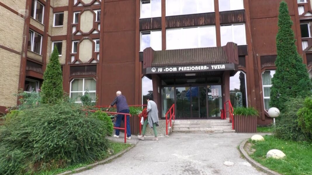 Preminule još dvije štićenice iz Doma penzionera u Tuzli, ukupan broj stradalih porastao na 17 Preminule još dvije štićenice iz Doma penzionera u Tuzli, ukupan broj stradalih porastao na 17