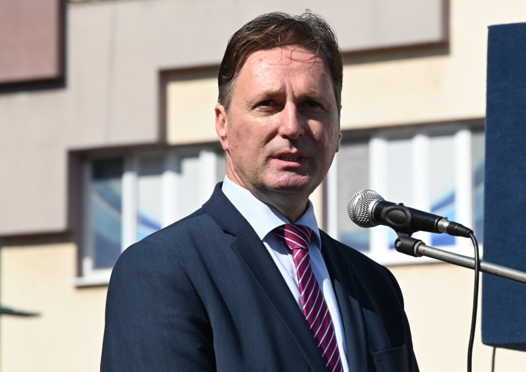 Ministar Hrnjić: Pet miliona KM za mlade i nerazvijena područja Ministar Hrnjić: Pet miliona KM za mlade i nerazvijena područja
