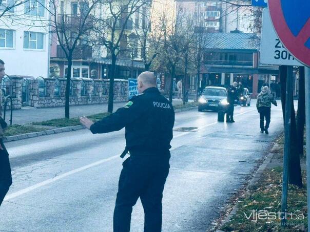Na pljačkaše u Kalesiji pucao službenik Sudske policije Na pljačkaše u Kalesiji pucao službenik Sudske policije