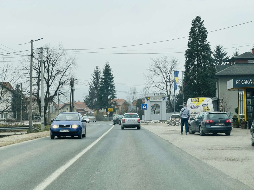 BIHAMK: Magla smanjuje vidljivost na pojedinim putnim pravcima, učestali odroni kamenja BIHAMK: Magla smanjuje vidljivost na pojedinim putnim pravcima, učestali odroni kamenja