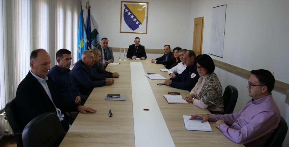 Održana vanredna sjednica Općinskog štaba CZ Kalesija, pružena podrška radu policije Održana vanredna sjednica Općinskog štaba CZ Kalesija, pružena podrška radu policije