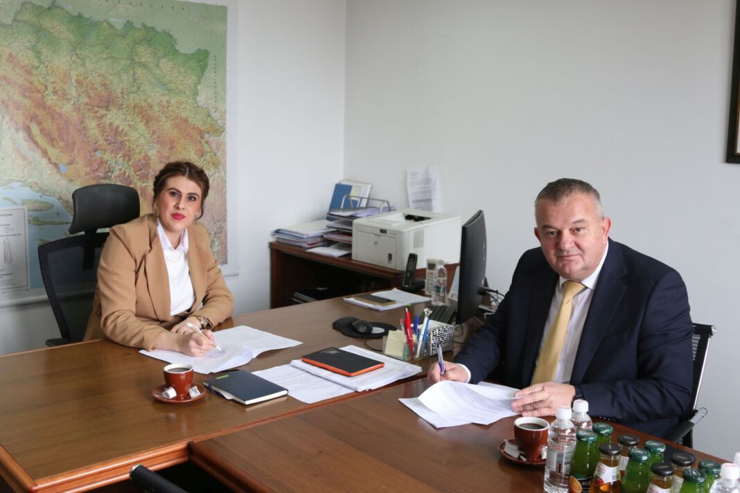Resorno ministarstvo izdvojilo više od 300.000 KM za projekte iz oblasti ekologije u Lukavcu, Živinicama i Čeliću Resorno ministarstvo izdvojilo više od 300.000 KM za projekte iz oblasti ekologije u Lukavcu, Živinicama i Čeliću