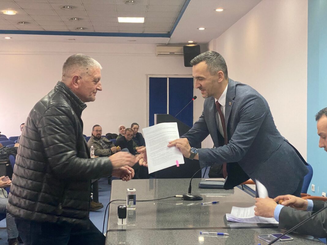Subvencioniranje doprinosa za zapošljavanje povratnika i očuvanje postojećih radnih mjesta Subvencioniranje doprinosa za zapošljavanje povratnika i očuvanje postojećih radnih mjesta