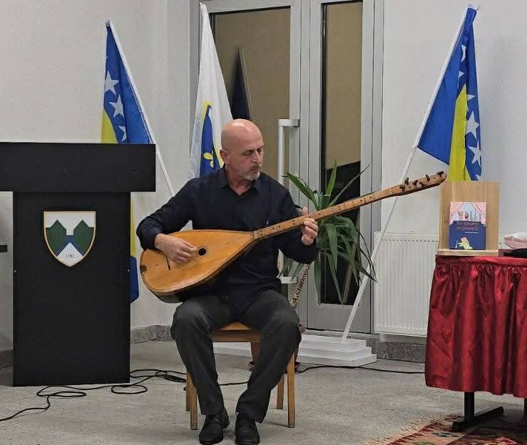 Danas u Kalesiji književno veče s Namikom Halilovićem Danas u Kalesiji književno veče s Namikom Halilovićem