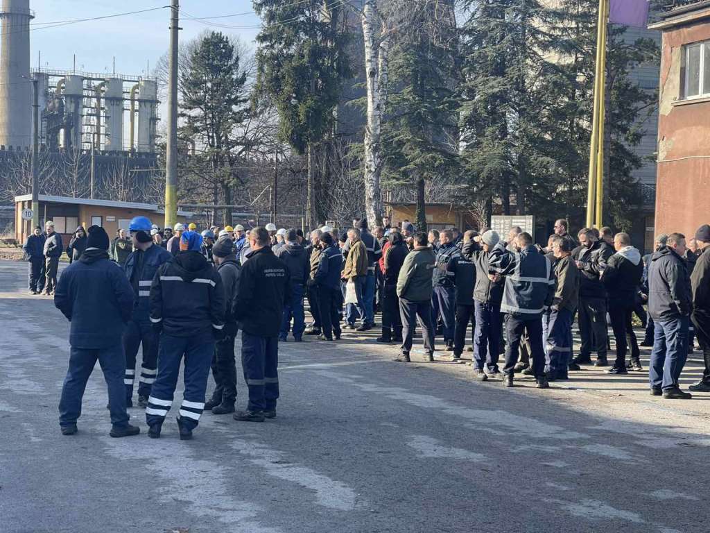 Radnici napustili Koksaru Lukavac, peći bez nadzora Radnici napustili Koksaru Lukavac, peći bez nadzora