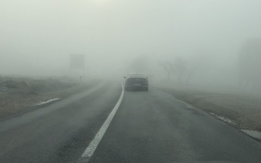 BIHAMK: Na pojedinim putnim dionicama smanjena vidljivost na samo 50 metara zbog magle BIHAMK: Na pojedinim putnim dionicama smanjena vidljivost na samo 50 metara zbog magle