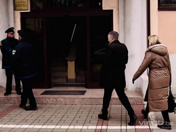 Privedeni u slučaju Doma penzionera predati Tužilaštvu TK Privedeni u slučaju Doma penzionera predati Tužilaštvu TK