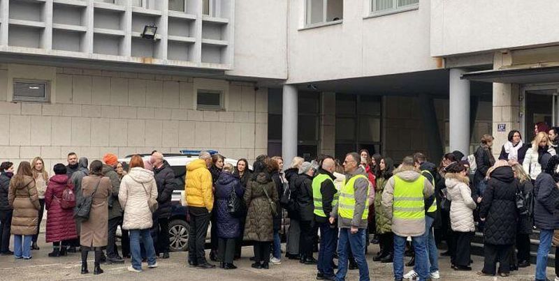Novi protest uposlenika u pravosuđu TK: Povećanje plate glavni zahtjev Novi protest uposlenika u pravosuđu TK: Povećanje plate glavni zahtjev