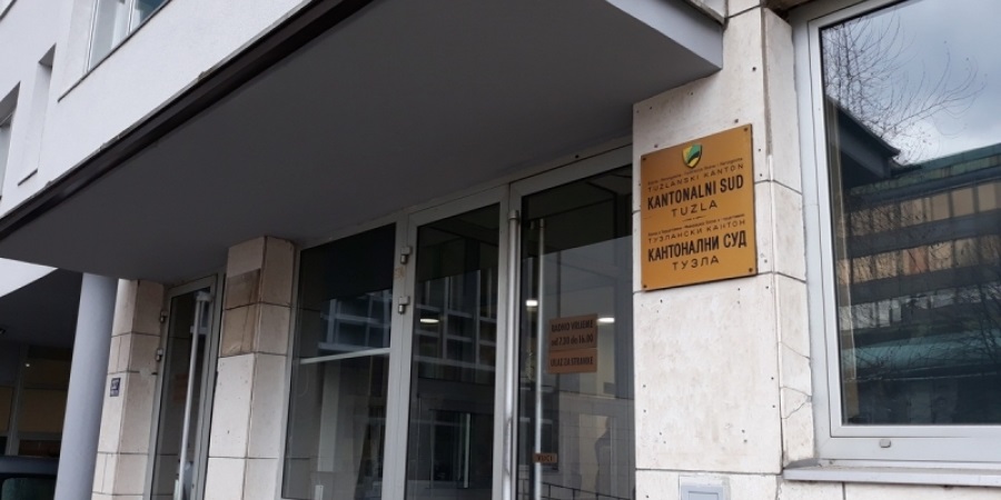 Predložen pritvor za Nedžmina Mustafića iz Živinica: Prisiljavao ženu na prostituciju iskorištavajući njeno teško stanje Predložen pritvor za Nedžmina Mustafića iz Živinica: Prisiljavao ženu na prostituciju iskorištavajući njeno teško stanje