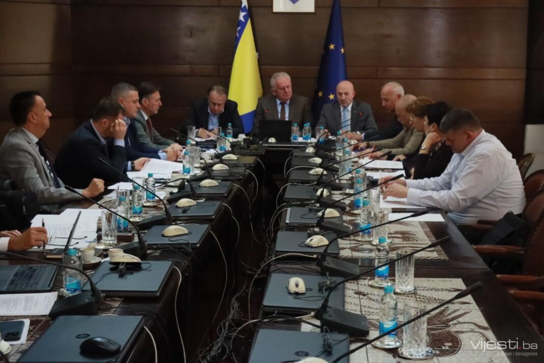Raste minimalac i dnevnica u FBiH, bolovanja pod lupom!? Raste minimalac i dnevnica u FBiH, bolovanja pod lupom!?