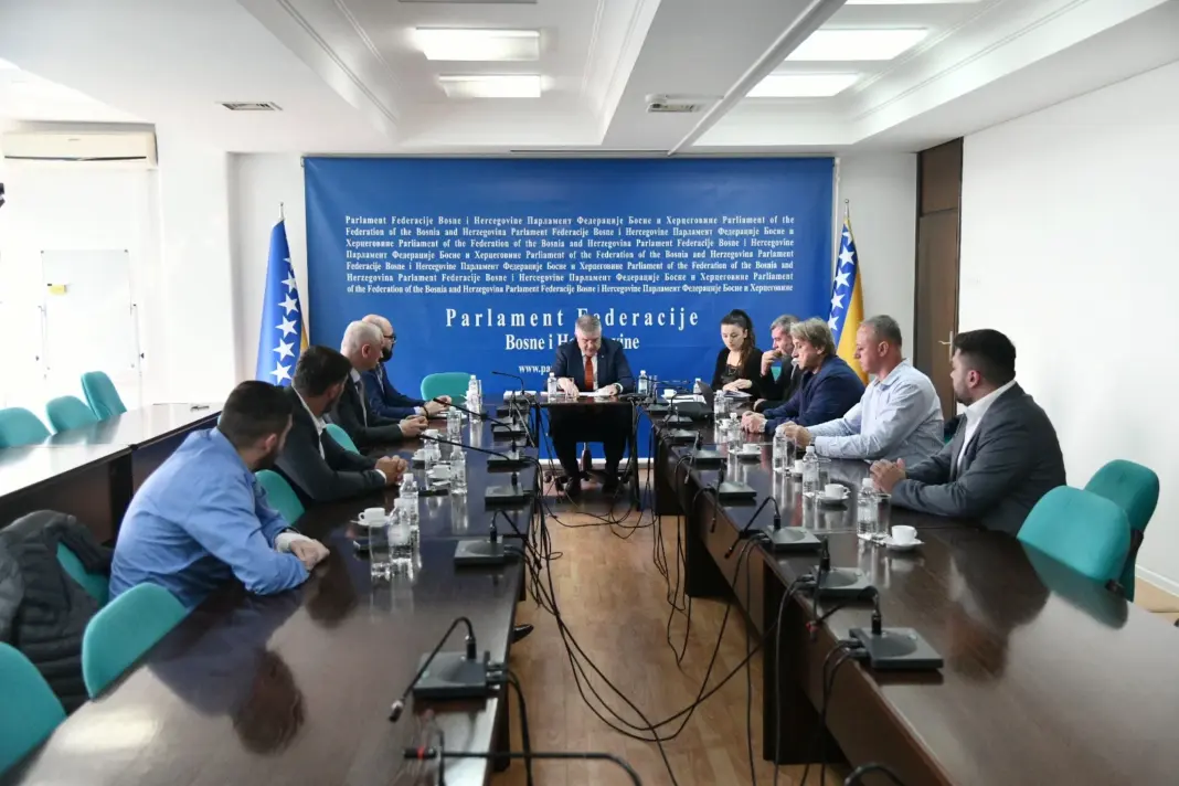 Bez zelenog svjetla Komisije: Izmjene Zakona o policijskim sužbenicima vraćene Vladi FBiH Bez zelenog svjetla Komisije: Izmjene Zakona o policijskim sužbenicima vraćene Vladi FBiH